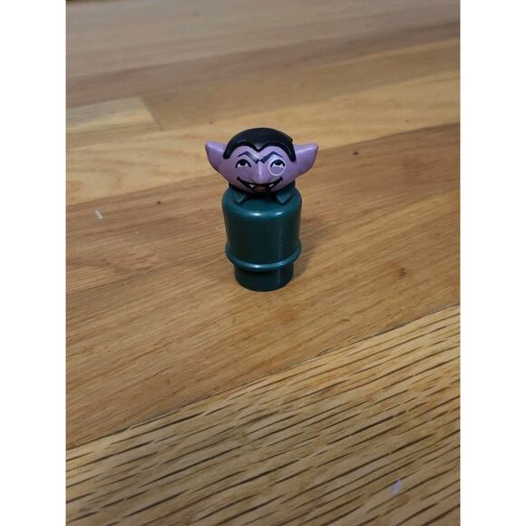 Vintage 1973 Fisher-Price Little People Count von Count Sesame Street Figure - Picture 1 of 5